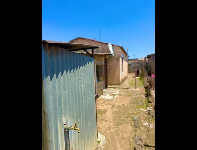 2 BEDROOM HOUSE FOR SALE IN TEMBISA CENTRAL